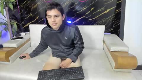 Snapshot of invincible200 chatting on September 15, 2025, 2:28 pm invincible200 online show from September 15, 2025, 2:28 pm