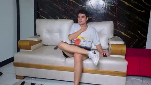 Snapshot of invincible200 chatting on September 22, 2025, 2:30 pm invincible200 online show from September 22, 2025, 2:30 pm