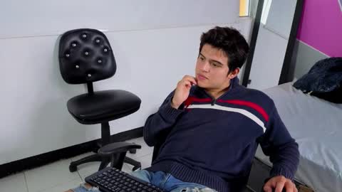 Snapshot of invincible200 chatting on October 9, 2025, 2:15 pm invincible200 online show from October 9, 2025, 2:15 pm