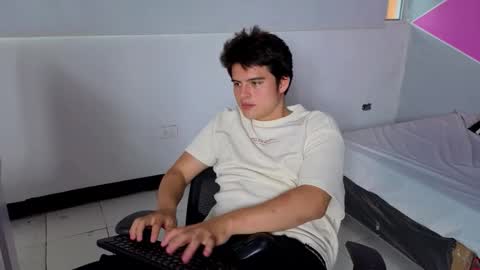 Snapshot of invincible200 chatting on October 10, 2025, 3:00 pm invincible200 online show from October 10, 2025, 3:00 pm