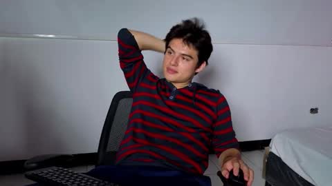 Snapshot of invincible200 chatting on October 12, 2025, 2:49 pm invincible200 online show from October 12, 2025, 2:49 pm