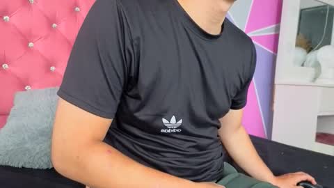 Snapshot of invincible200 chatting on November 6, 2025, 2:29 pm invincible200 online show from November 6, 2025, 2:29 pm