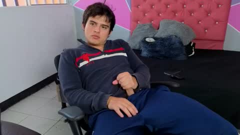 Snapshot of invincible200 chatting on November 8, 2025, 3:01 pm invincible200 online show from November 8, 2025, 3:01 pm