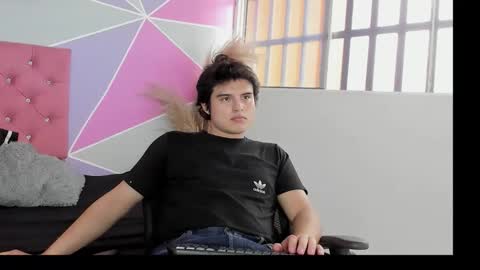 Snapshot of invincible200 chatting on November 26, 2025, 2:29 pm invincible200 online show from November 26, 2025, 2:29 pm