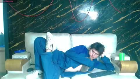 Snapshot of invincible200 chatting on November 28, 2025, 3:04 pm invincible200 online show from November 28, 2025, 3:04 pm