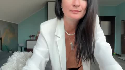 iracherrynow online show from June 4, 2026, 8:20 am