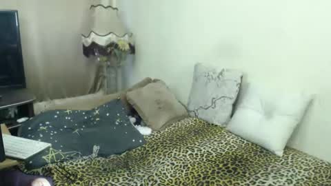 Snapshot of irenalegs chatting on December 8, 2024, 11:35 am irenalegs online show from December 8, 2024, 11:35 am