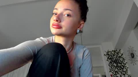 Snapshot of irenevon chatting on December 8, 2024, 3:53 am Ir s room online show from December 8, 2024, 3:53 am