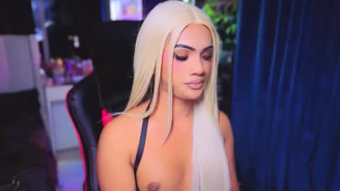 Snapshot of irina_woodshakylishxx chatting on March 5, 2026, 9:33 pm IRINAA online show from March 5, 2026, 9:33 pm