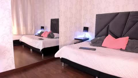 Queen Iris online show from September 20, 2025, 5:58 pm