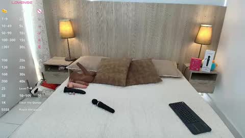 Snapshot of iris_gomez chatting on February 8, 2026, 7:28 pm Iris online show from February 8, 2026, 7:28 pm