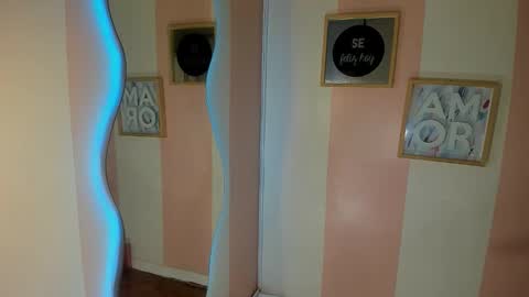 iris_laus online show from April 15, 2026, 7:58 pm