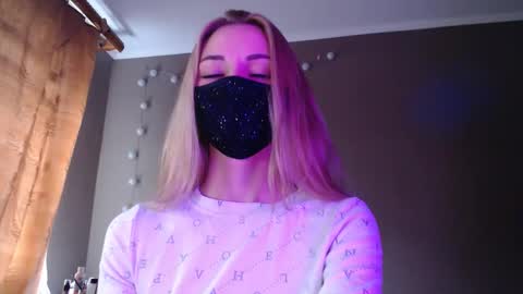 Snapshot of iris_lave chatting on September 30, 2025, 2:33 pm Lily online show from September 30, 2025, 2:33 pm