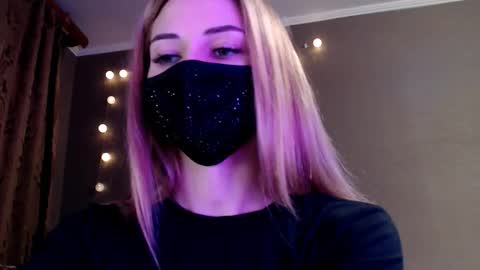 Lily online show from December 18, 2025, 2:56 pm