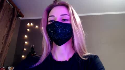 Lily online show from December 19, 2025, 4:14 pm