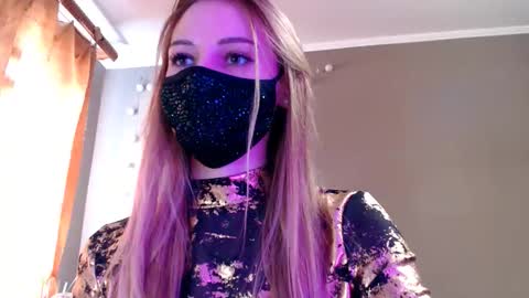 Lily online show from March 4, 2026, 1:06 pm