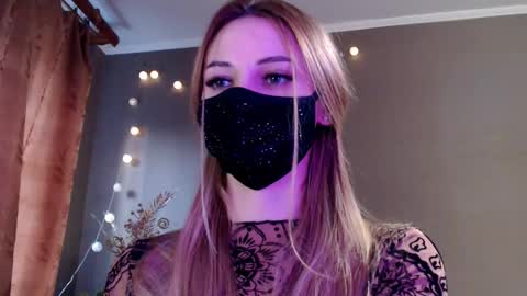 Lily online show from March 12, 2026, 3:51 pm