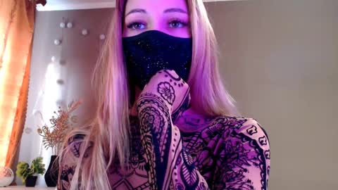 Lily online show from March 15, 2026, 3:18 pm