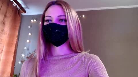 Lily online show from March 19, 2026, 2:43 pm