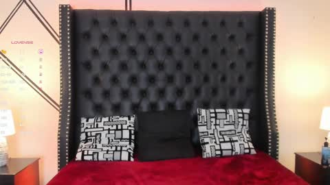 Snapshot of iris_thompson chatting on February 20, 2025, 11:43 pm Iris online show from February 20, 2025, 11:43 pm