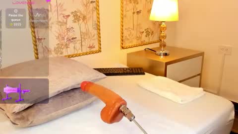 Snapshot of iris_violeta chatting on October 10, 2025, 2:43 am Iris online show from October 10, 2025, 2:43 am