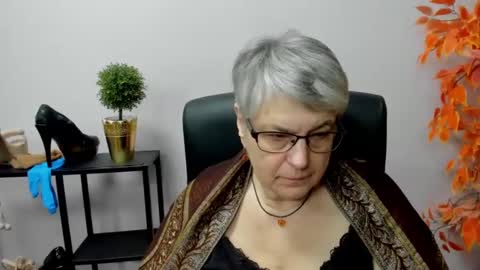 Snapshot of iris_xdesire chatting on December 31, 2024, 1:19 pm I R I S online show from December 31, 2024, 1:19 pm