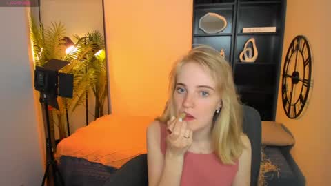 Snapshot of irmaronn chatting on May 25, 2026, 10:43 am Irma online show from May 25, 2026, 10:43 am