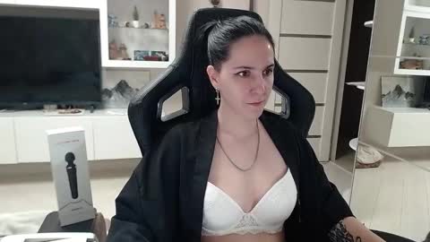 Snapshot of irwi_tomboy chatting on December 15, 2024, 11:31 pm Irwi Tomboy online show from December 15, 2024, 11:31 pm