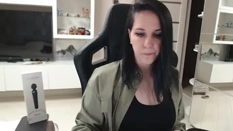 Snapshot of irwi_tomboy chatting on January 25, 2025, 2:47 pm Irwi Tomboy online show from January 25, 2025, 2:47 pm