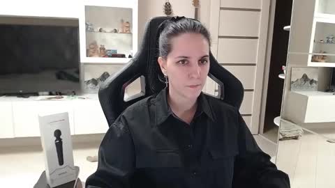 Snapshot of irwi_tomboy chatting on February 6, 2025, 7:29 pm Irwi Tomboy online show from February 6, 2025, 7:29 pm