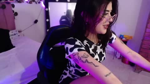 isabela online show from November 8, 2025, 1:06 am