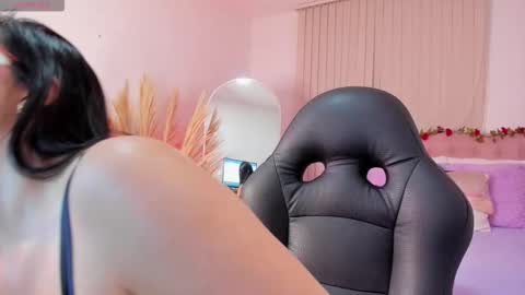 Snapshot of isa_emm chatting on December 16, 2025, 7:08 pm Isa online show from December 16, 2025, 7:08 pm