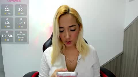 isa_klein online show from February 25, 2026, 12:59 pm