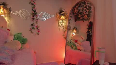 Isabella        online show from September 21, 2025, 7:48 pm