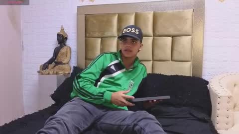 Isaac  online show from November 16, 2025, 3:06 pm