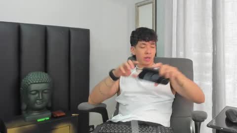 isaac_cryston online show from February 12, 2025, 8:18 pm