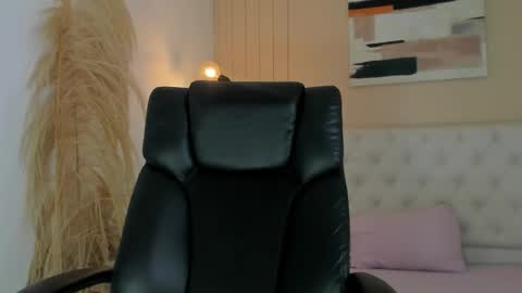 isaac_cryston online show from November 8, 2025, 9:57 pm