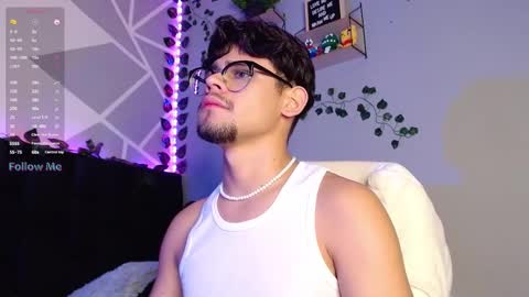 Snapshot of isaac_saenz chatting on December 3, 2024, 1:52 am Isaac Saenz. online show from December 3, 2024, 1:52 am