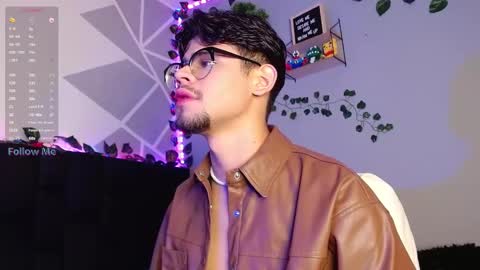 Snapshot of isaac_saenz chatting on December 3, 2024, 10:18 pm Isaac Saenz. online show from December 3, 2024, 10:18 pm