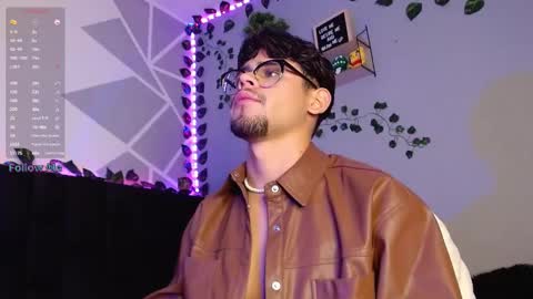 Snapshot of isaac_saenz chatting on December 4, 2024, 1:25 am Isaac Saenz. online show from December 4, 2024, 1:25 am