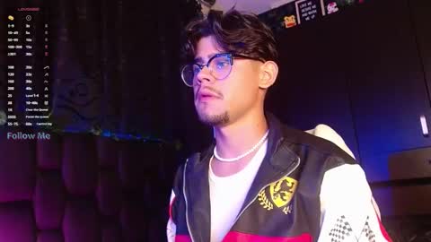 Snapshot of isaac_saenz chatting on January 17, 2025, 10:34 pm Isaac Saenz. online show from January 17, 2025, 10:34 pm