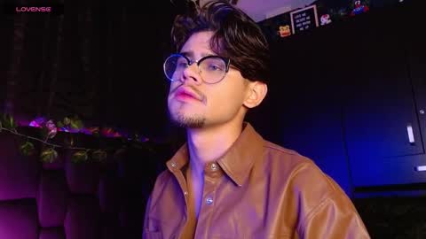 Snapshot of isaac_saenz chatting on January 19, 2025, 9:55 pm Isaac Saenz. online show from January 19, 2025, 9:55 pm