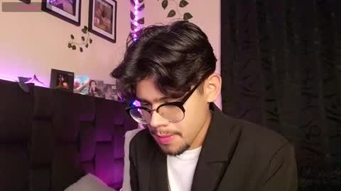 Snapshot of isaac_saenz chatting on January 30, 2025, 11:13 pm Isaac Saenz. online show from January 30, 2025, 11:13 pm