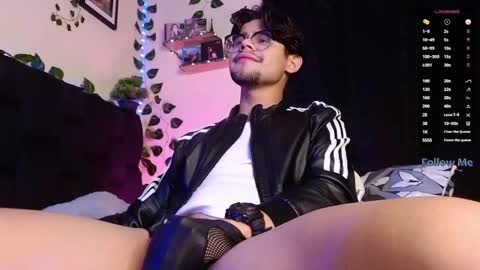 Snapshot of isaac_saenz chatting on February 18, 2025, 10:25 pm Isaac Saenz. online show from February 18, 2025, 10:25 pm