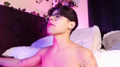 Snapshot of isaac_saenz chatting on March 9, 2025, 9:46 am Isaac Saenz. online show from March 9, 2025, 9:46 am