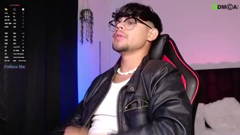 Snapshot of isaac_saenz chatting on September 10, 2025, 12:43 am Isaac Saenz. online show from September 10, 2025, 12:43 am