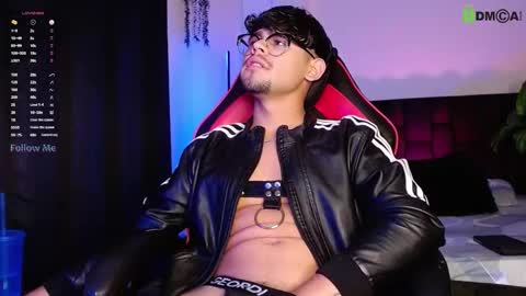 Snapshot of isaac_saenz chatting on October 3, 2025, 1:35 am Isaac Saenz. online show from October 3, 2025, 1:35 am