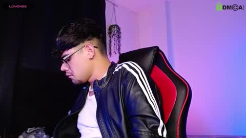 Snapshot of isaac_saenz chatting on November 6, 2025, 12:55 am Isaac Saenz. online show from November 6, 2025, 12:55 am