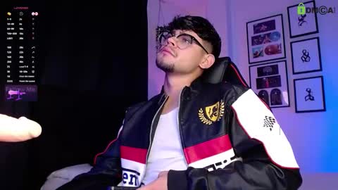 Snapshot of isaac_saenz chatting on December 4, 2025, 11:24 pm Isaac Saenz. online show from December 4, 2025, 11:24 pm