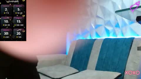 Isaac tan online show from November 18, 2025, 3:01 am